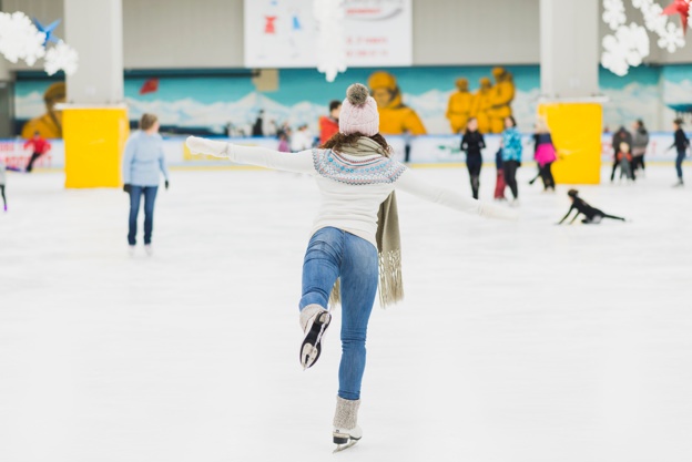 Hobi Main Ice Skating? Ini 3 Arena di Dalam Mal yang Wajib Dicoba!