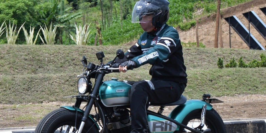 Jokowi Naiki Motor Custom saat Tinjau Fasilitas MotoGP Mandalika