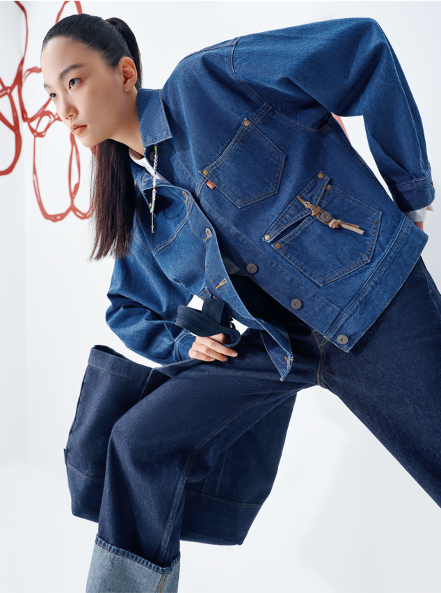 1642491289-Levi's-Red-5.PNG