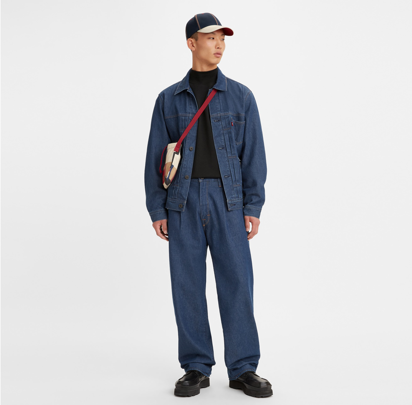 1642491348-Levi's-Red-3.PNG