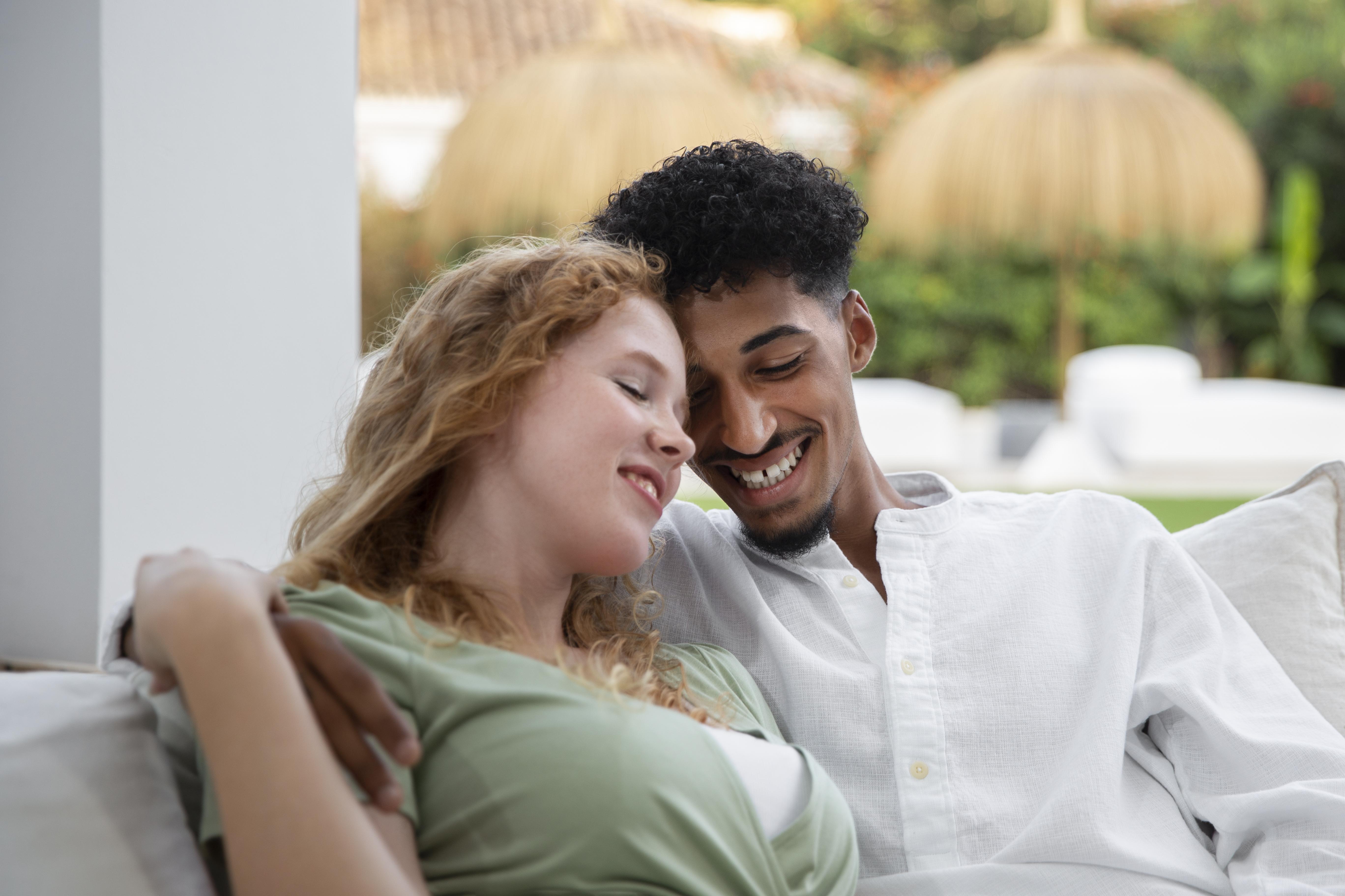 1642648344-foto-1-cuddling.jpg