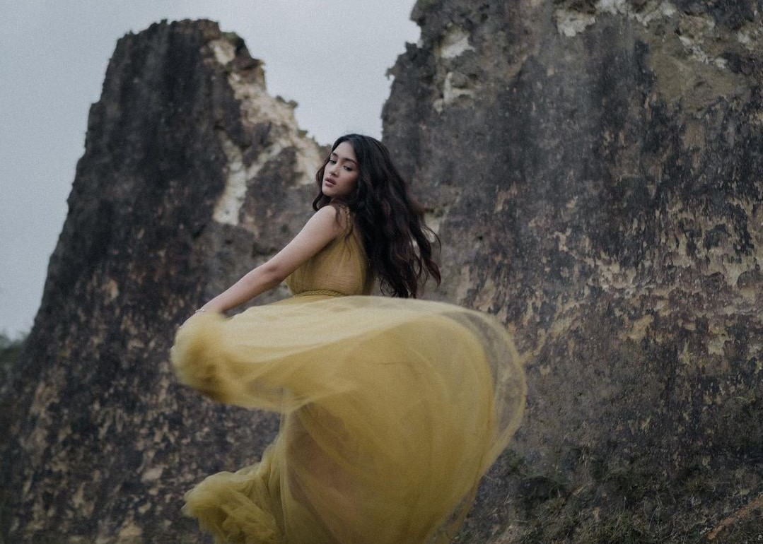 Prinsa Mandagie Ajak Pendengar Jaga Hati Lewat Single ‘Hanya Singgah’