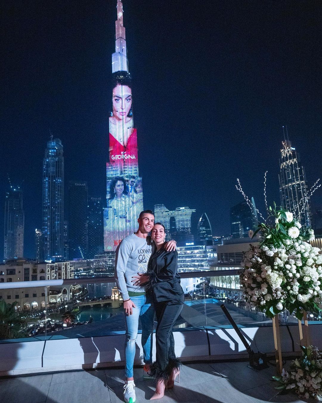 Romantis! Cristiano Ronaldo Bikin Wajah Georgina Terpampang di Burj Khalifa