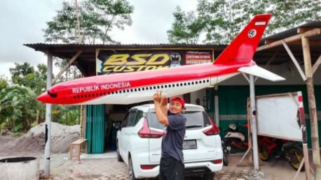 Kisah Sukses Pria Asal Madura Pencipta Miniatur Pesawat Garuda