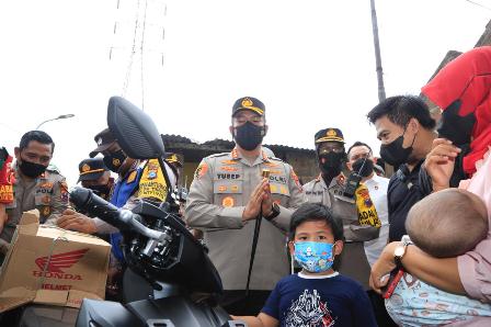Kemalingan di Hari Pertama Jadi Ojol, Driver Ini Dapat Motor Baru dari Jokowi
