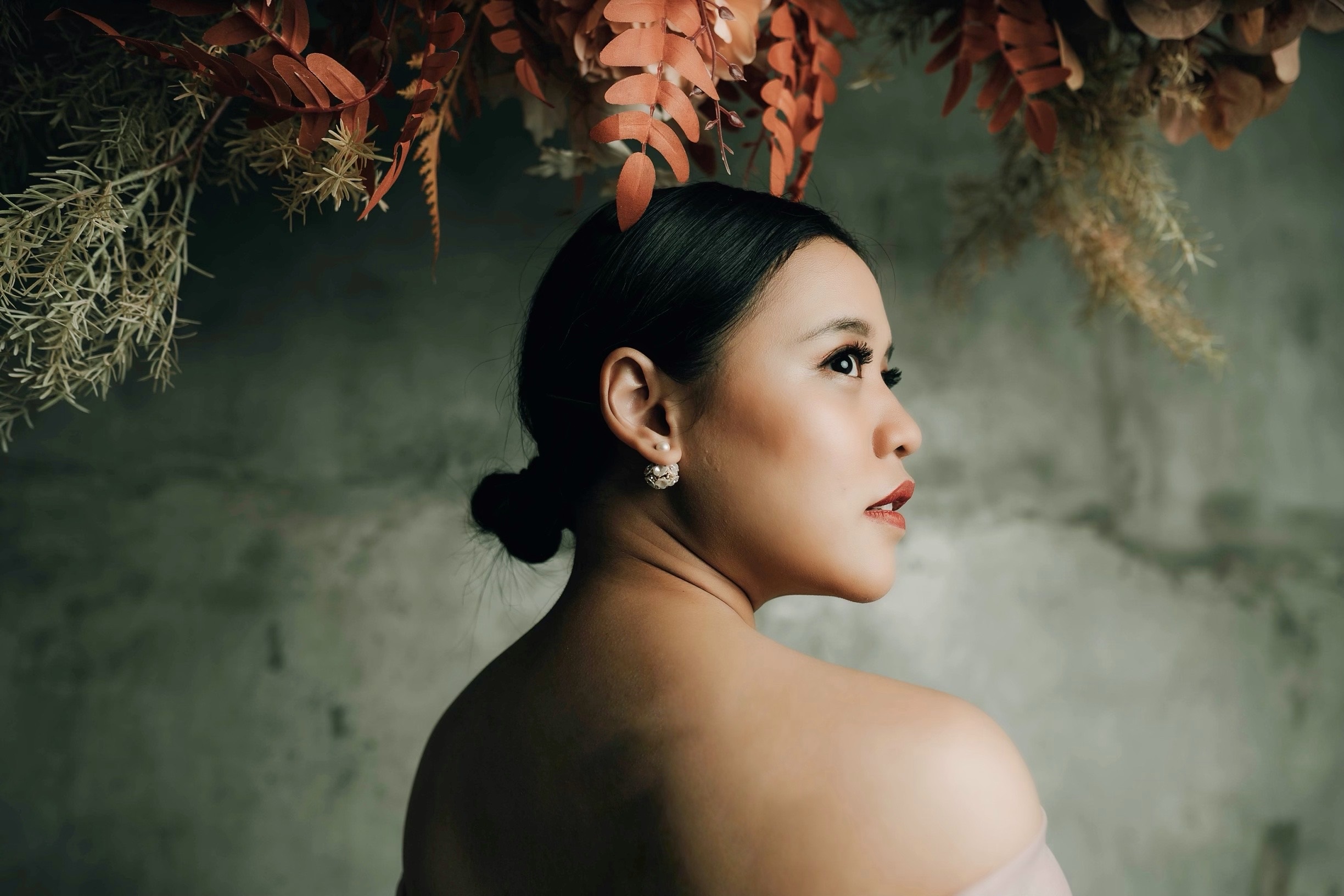 Gambarkan Kesetiaan, Jessica Januar Rilis Single 'Tetap Di Sini'