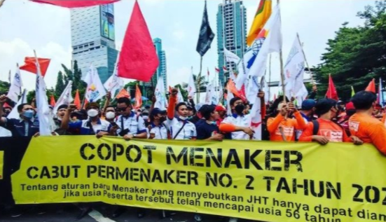 Gelar Aksi Tolak JHT di Kantor Kemnaker, Ini Dua Tuntutan Buruh