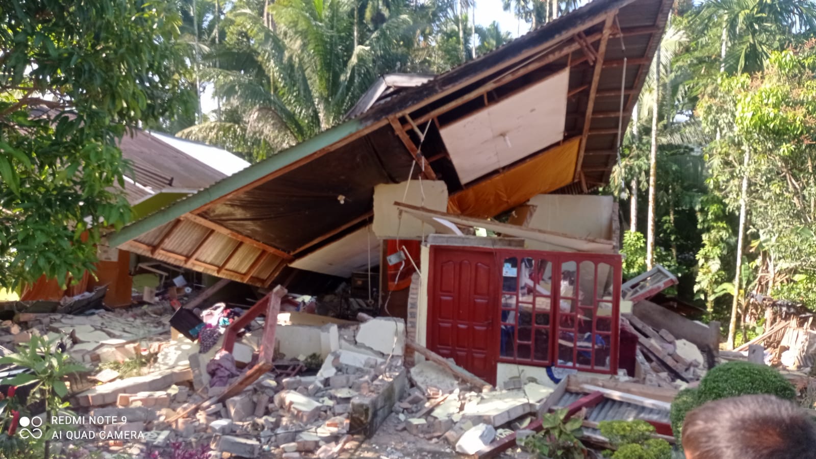 Gempa M 6,2 Guncang Sumbar, Rumah Warga Rusak Berat
