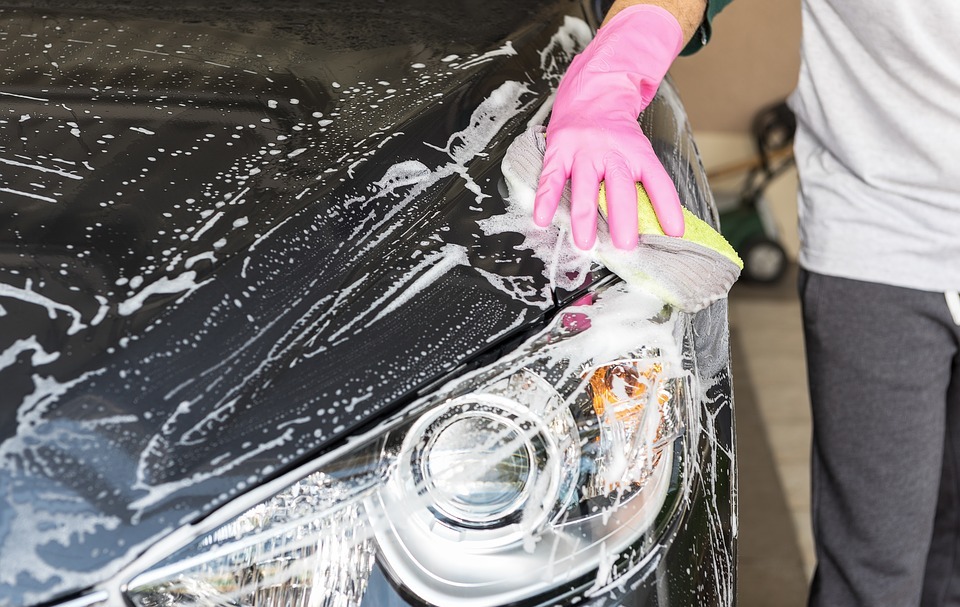 6 Tips Cuci Mobil Sendiri ala Profesional, Dijamin Kinclong!