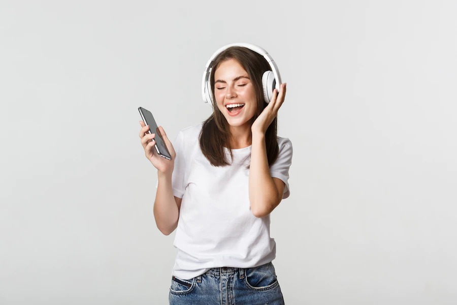Simak, Ini 6 Manfaat Mendengarkan Musik