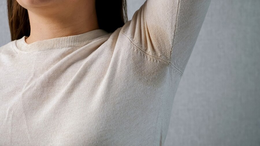 5 Tips Hilangkan Noda Deodoran pada Pakaian