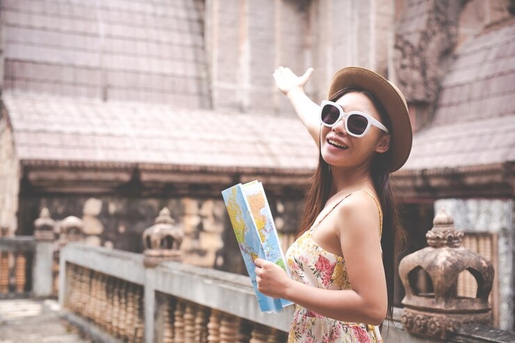 1647255423-Tour-guide-(Freepikjcomp).jpeg