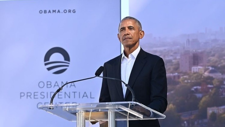 Positif COVID-19, Barack Obama Imbau Warga AS untuk Divaksin