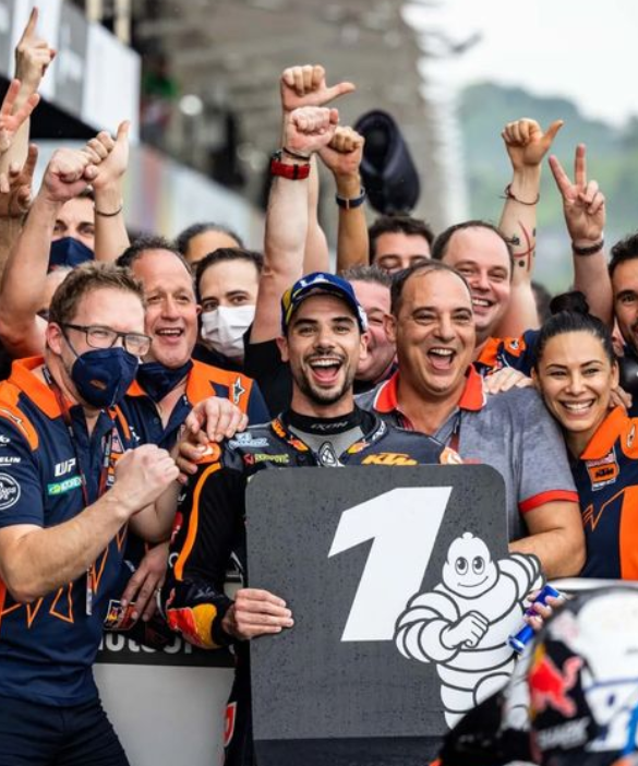 Juara MotoGP Mandalika, Miguel Oliveira Dedikasikan Kemenangan untuk Risman
