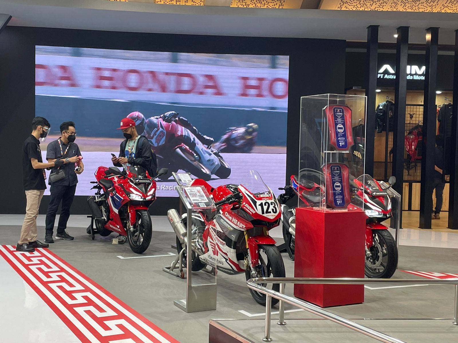 AHM Bikin Nuansa Balap MotoGP di IIMS Hybrid 2022 