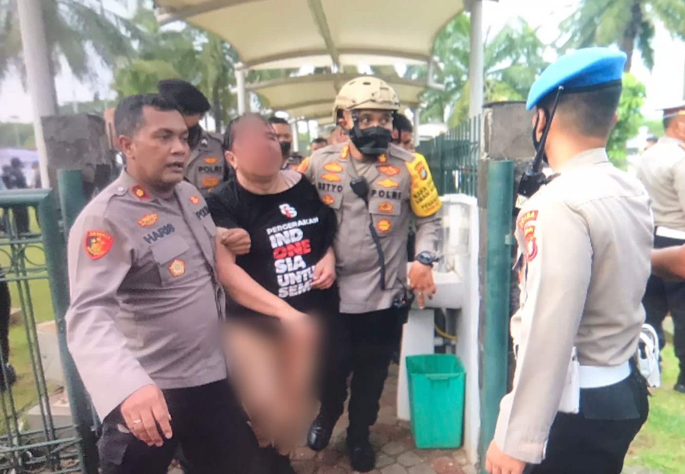 Ade Armando Jadi Korban Pengeroyokan Massa Demo di DPR