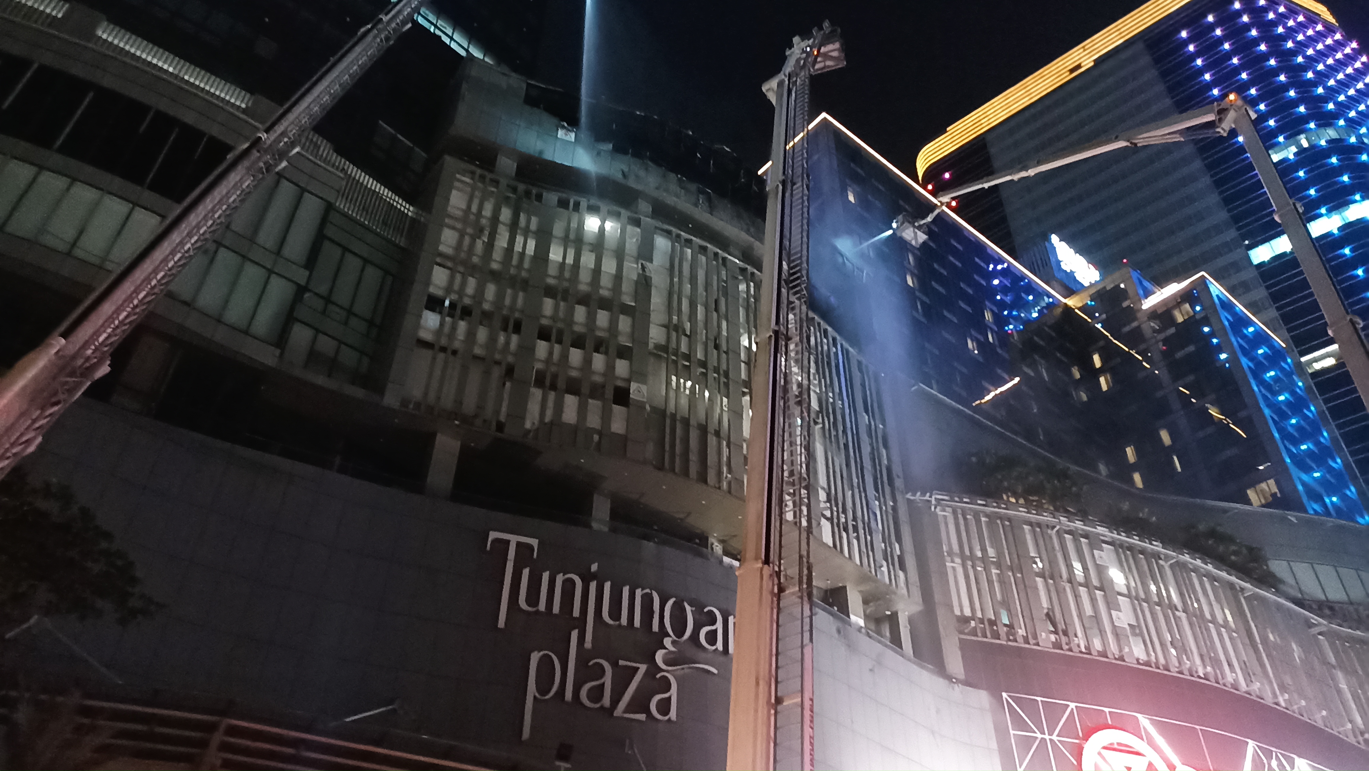 Kebakaran Mal Tunjungan Plaza, Pengelola Duga Api Berasal dari Lantai 10