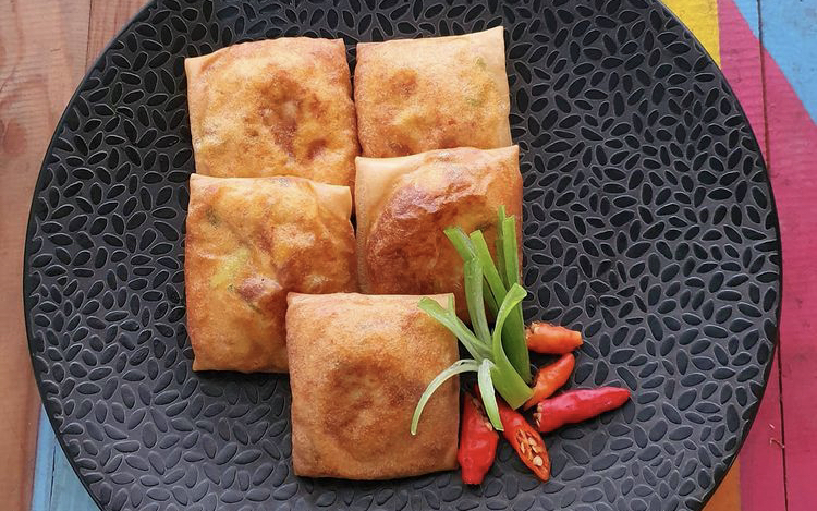 1649917284-Martabak-Tahu-Telur-(Instagram-aprinaprina).jpg