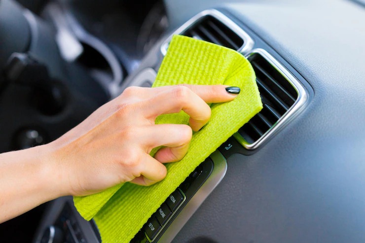 Catat! Ini 5 Cara Efektif Bersihkan Plafon Mobil
