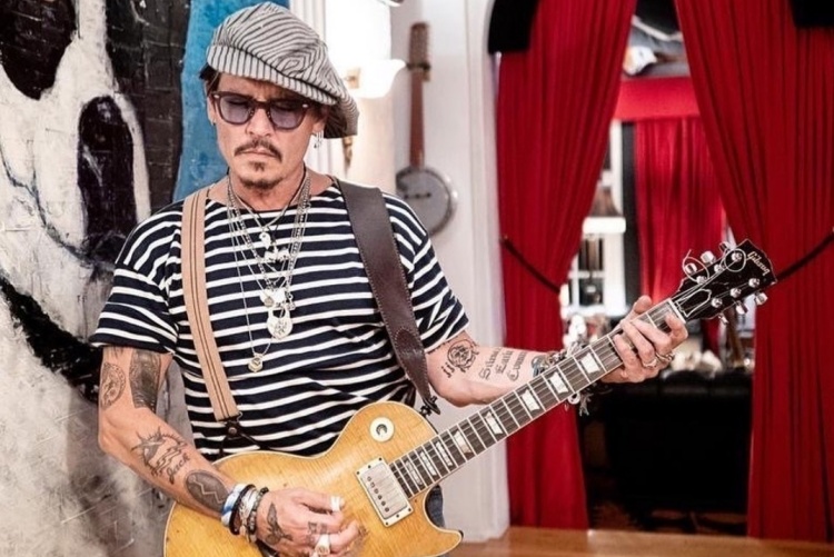 Johnny Depp Tegaskan Tak Pernah Lakukan Kekerasan ke Mantan Istri