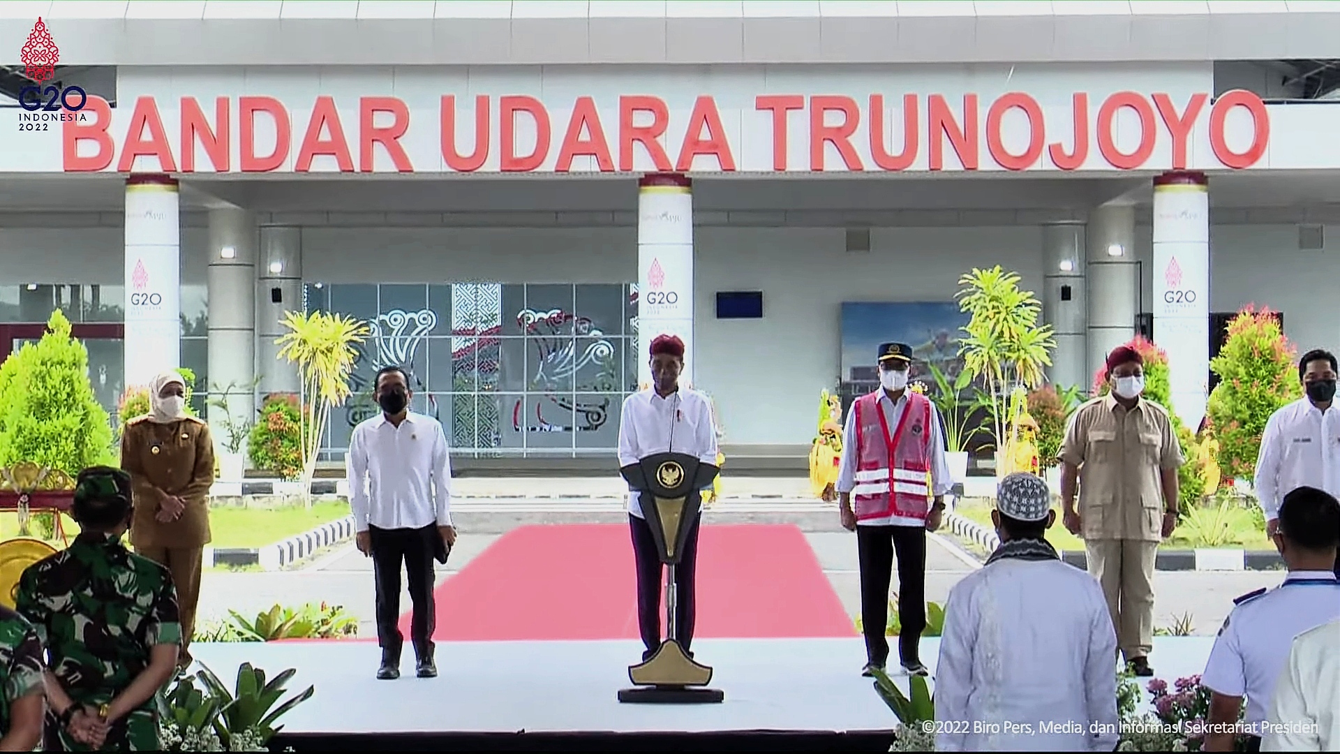Resmikan Bandara Trunojoyo, Jokowi: Mobilitas Masyarakat Makin Mudah