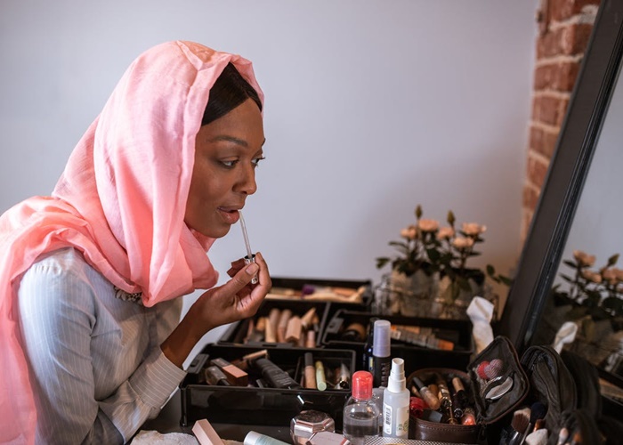 5 Rekomendasi Brand Makeup Lokal Halal, Cocok Dipakai Selama Ramadan 