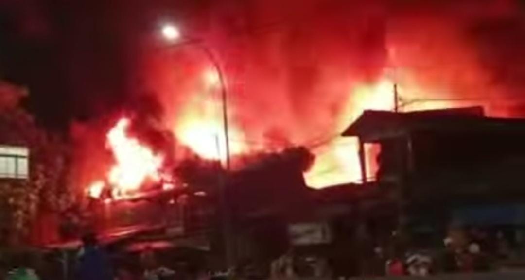 Pasar Gembrong Jaktim Kebakaran, 14 Damkar Diterjunkan