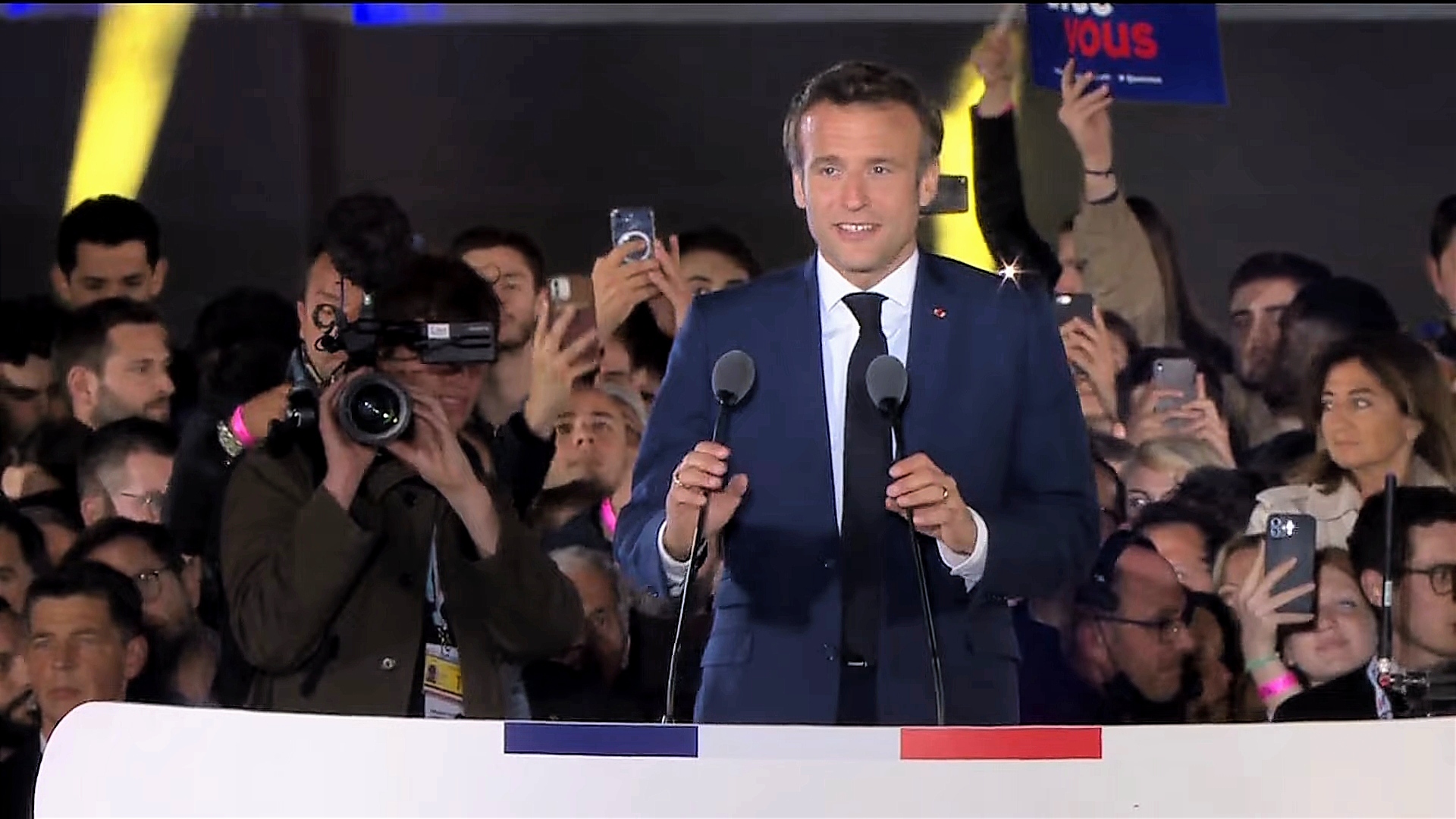 Kalahkan Antihijab di Pilpres Prancis, Macron Janjikan Perubahan