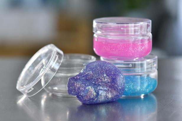 Yuk, Buat DIY Slime Glitter untuk Hilangkan Stres
