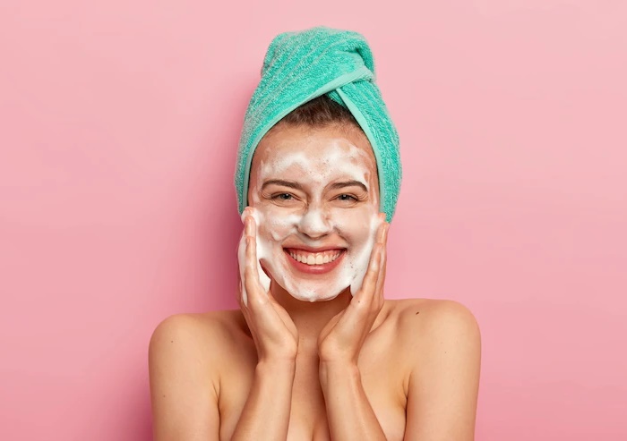 5 Rekomendasi Powder Cleanser untuk Bersihkan Wajah Secara Mendalam 