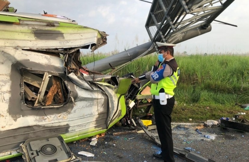 Polisi Tak Temukan Jejak Rem dari Bus di TKP Kecelakaan Tol Sumo