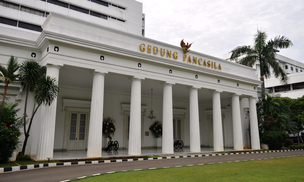 Hasil Pemanggilan Duta Besar Inggris soal Pengibaran Bendera LGBT