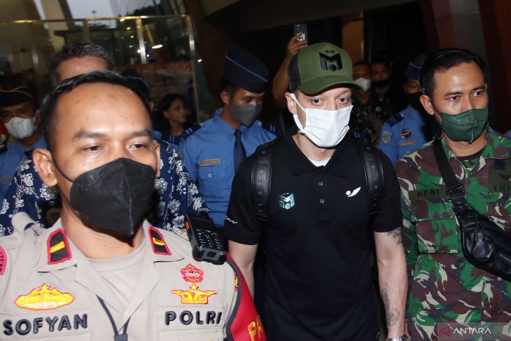 Roundup 24 Mei: PPKM Se-Indonesia Diperpanjang hingga Mesut Ozil ke Jakarta