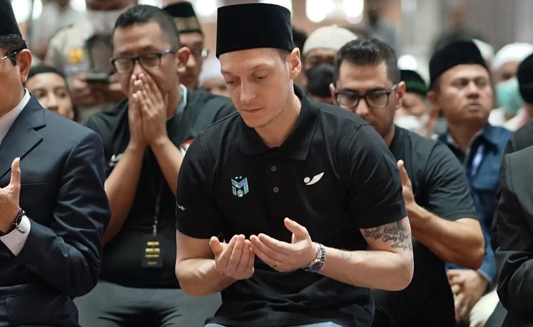 Mesut Ozil di Jakarta: Jumatan di Istiqlal hingga Dinner Bareng Prilly