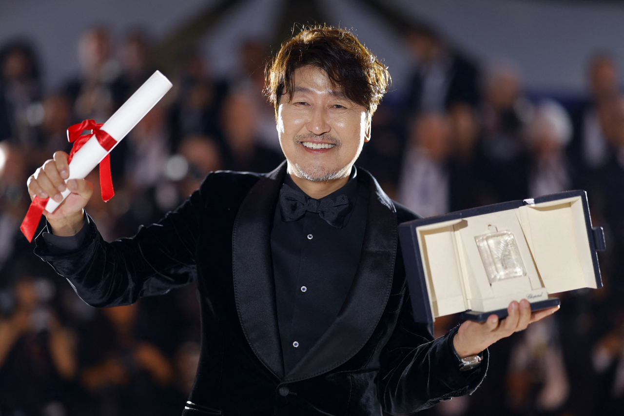 Tampil di Drama 'Broker', Song Kang Ho Raih Aktor Terbaik Cannes 2022