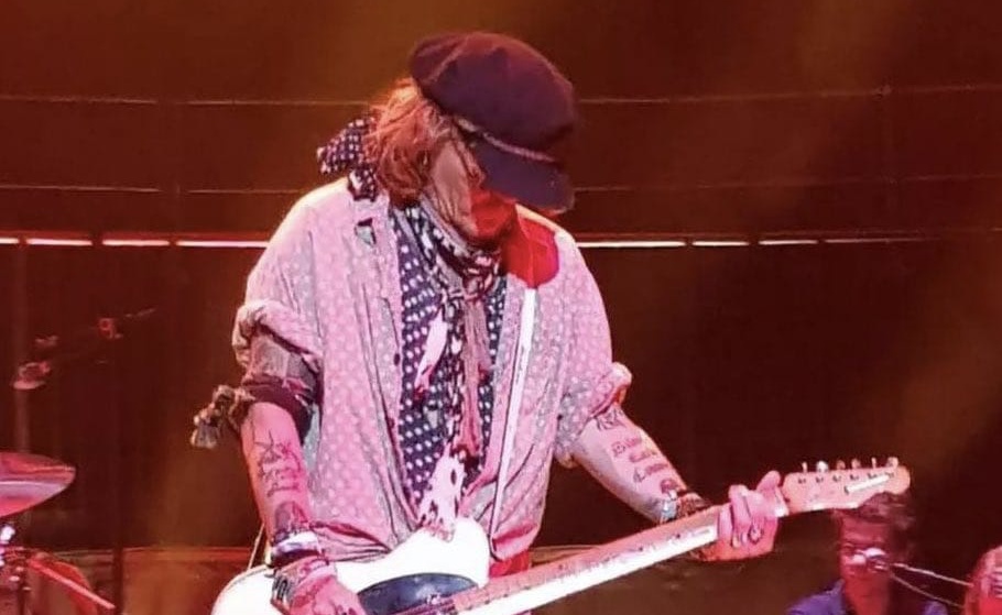 Jelang Putusan Pengadilan, Johnny Depp Muncul di Konser Jeff Beck