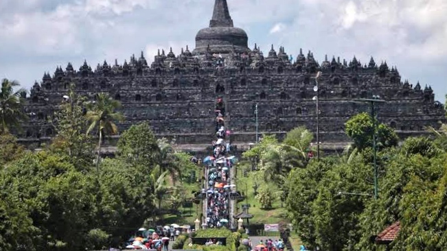 Jokowi Batalkan Kenaikan Tarif Masuk Candi Borobudur Rp 750 Ribu
