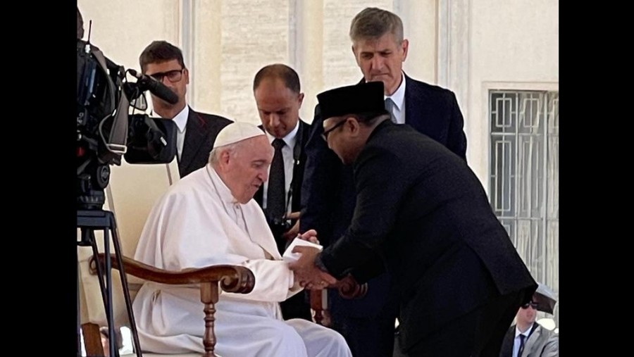 Jokowi Undang Paus Fransiskus ke Indonesia