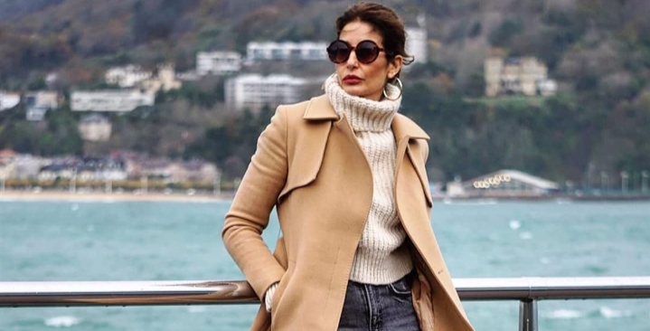 1654773587-Turtle-neck-dengan-coat.jpg