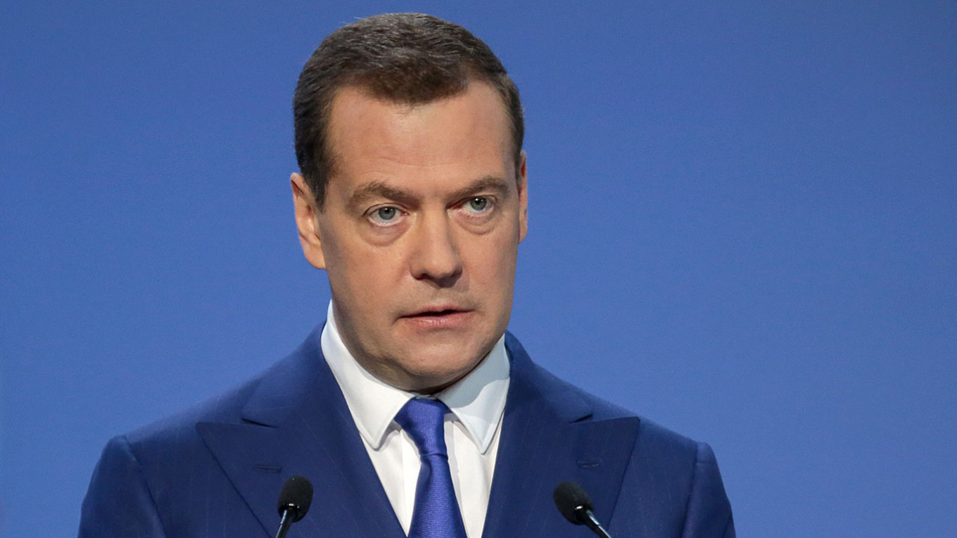 Medvedev: Sanksi Barat untuk Rusia Bisa Jadi Ancaman Kemanusiaan