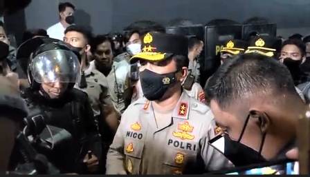 15 Jam Dikepung Polisi, Tersangka Pencabulan Santriwati Menyerahkan Diri