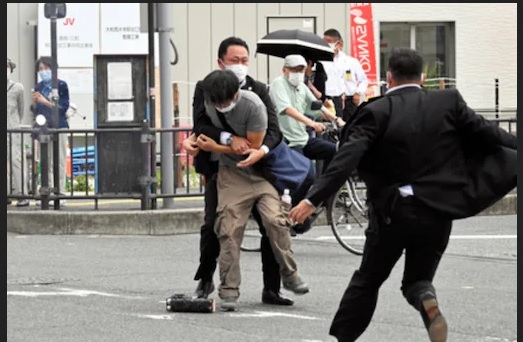 Polisi Jepang Tangkap Terduga Pelaku Penembakan Shinzo Abe