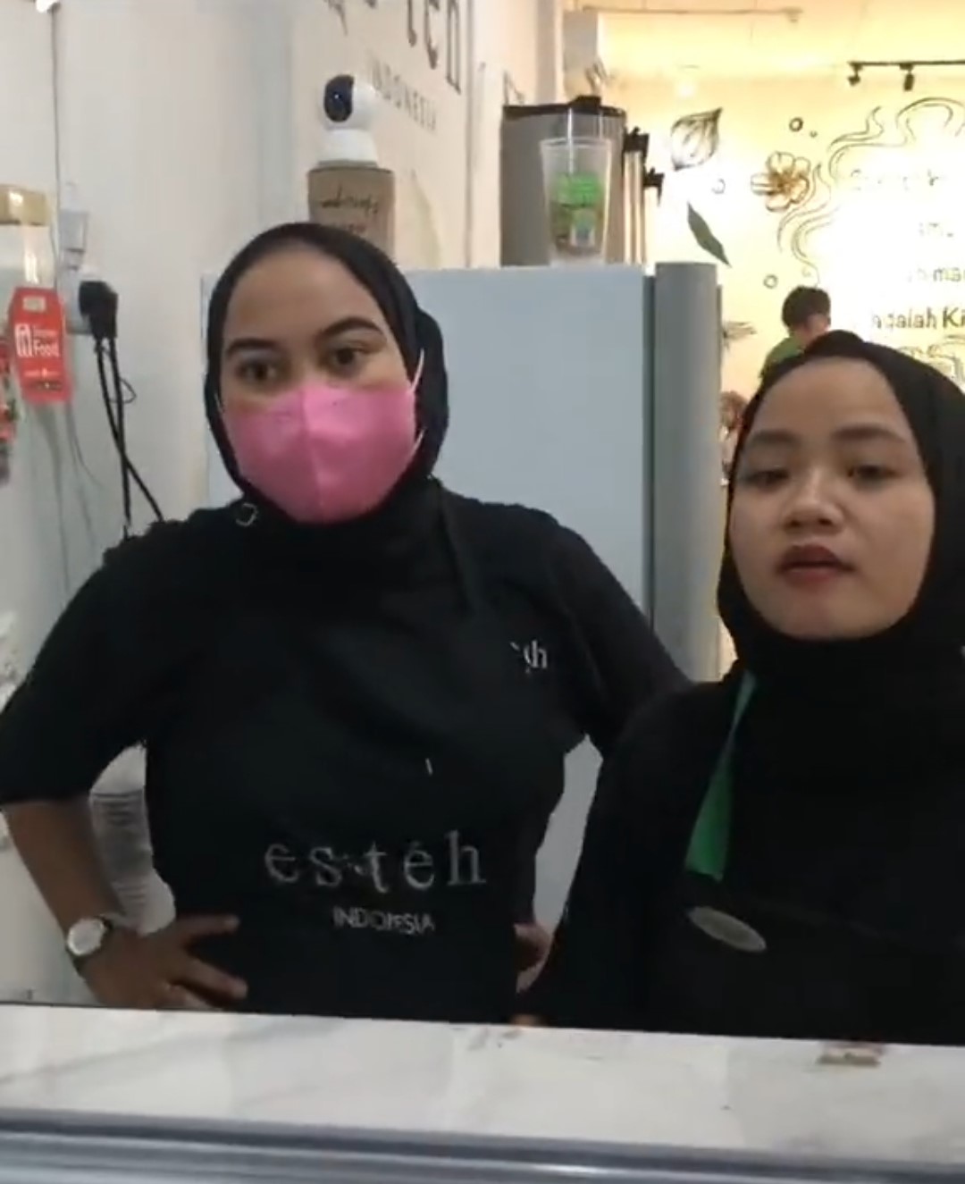 Viral Karyawan Adu Mulut dengan Pembeli, Manajemen Esteh Indonesia Minta Maaf