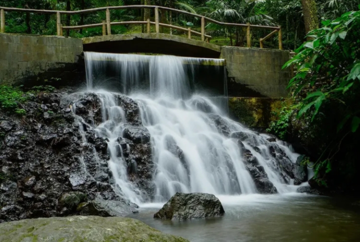 1658308312-Curug-Cipeuteuy.jpg