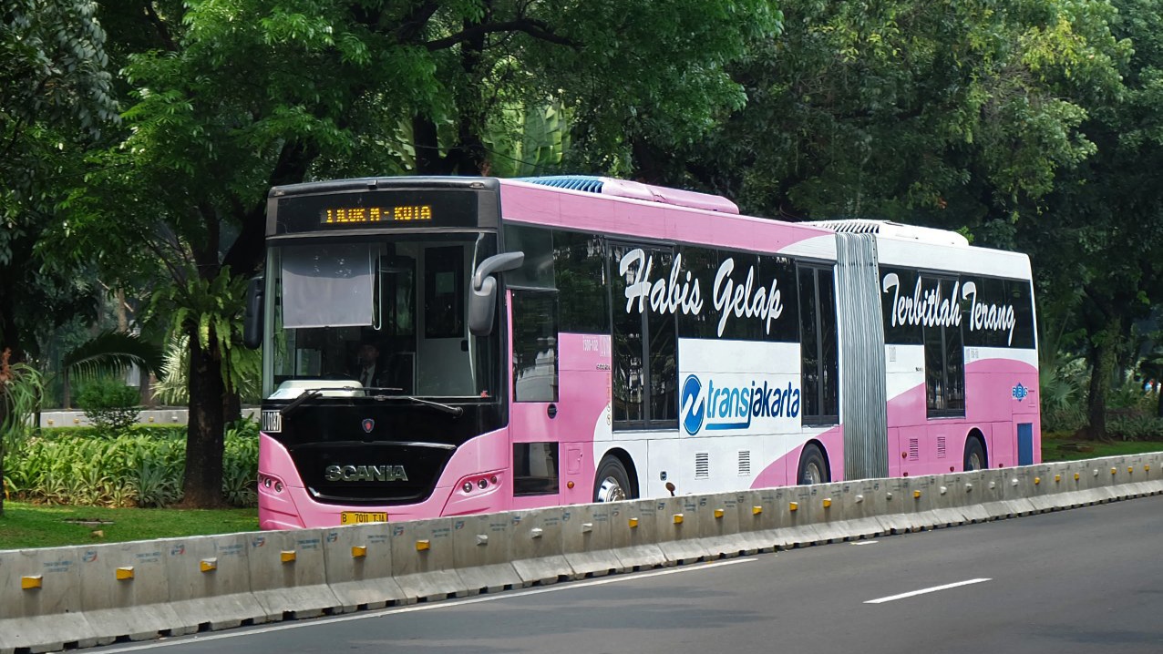 Bus 'Pink' TransJakarta Khusus Penumpang Wanita Kembali Beroperasi