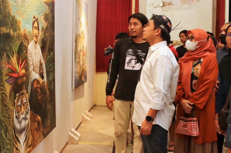 ‘Gandheng Renteng’, Pameran Seni Rupa dan Clothing Carnival di Pasuruan