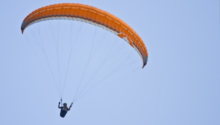 4 Tempat Wisata di Indonesia Ini Suka Dipakai Skydiving