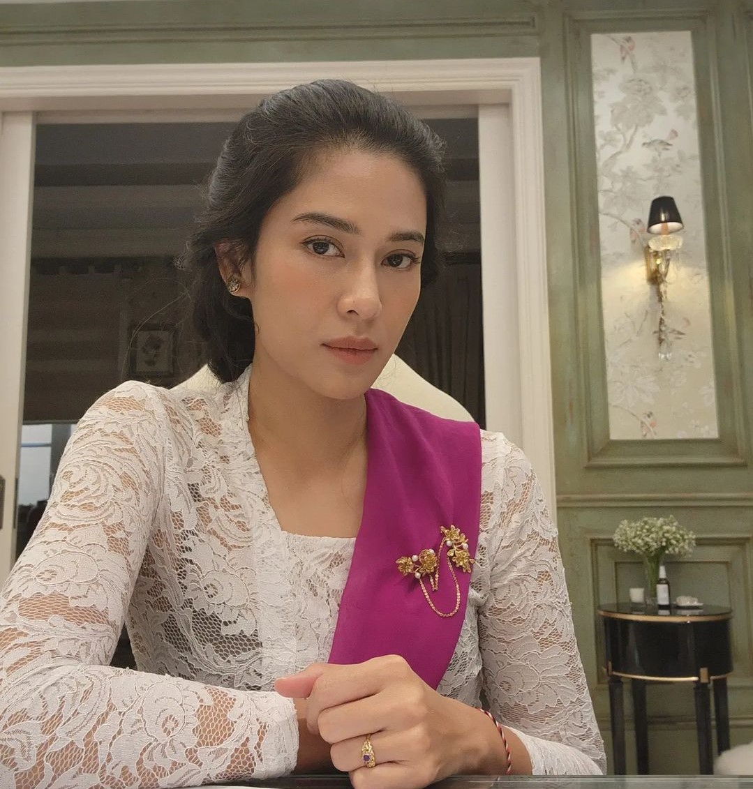 Tampil Beda Di Acara Formal Ini 5 Inspirasi Outfit Kebaya Ala Dian Sastro