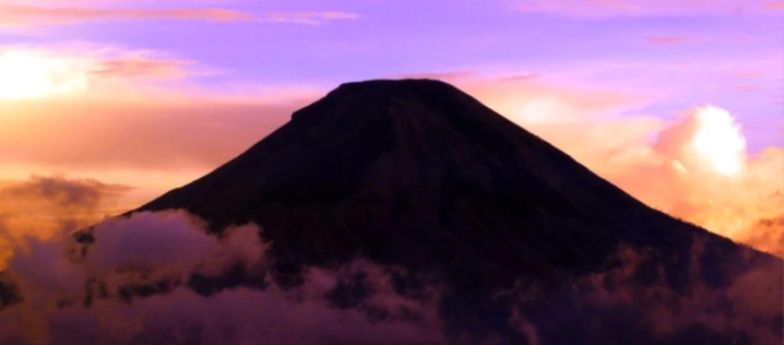 1659424170-Gunung-slamet.jpg