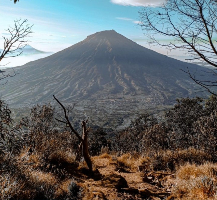 1659424241-Gunung-sumbing.jpg